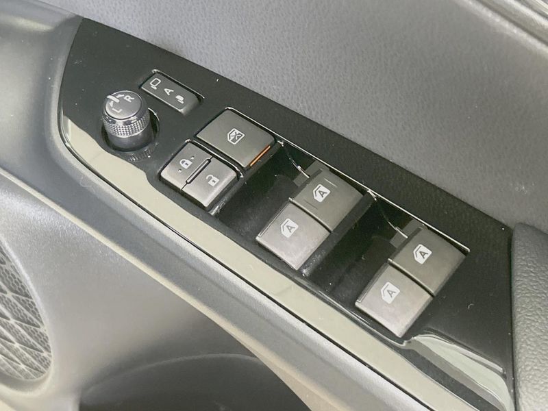 2016 Toyota Prius DAA-ZVW51 (UW-6a90fe5e88f34)[19]