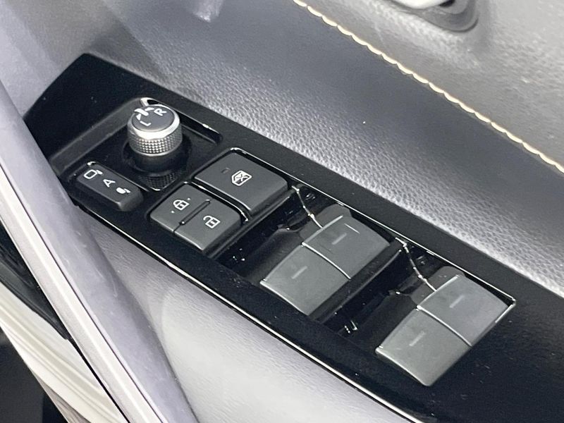 2019 Toyota Corolla 6AA-ZWE211 (UW-6a90fe6bee4af)[5]