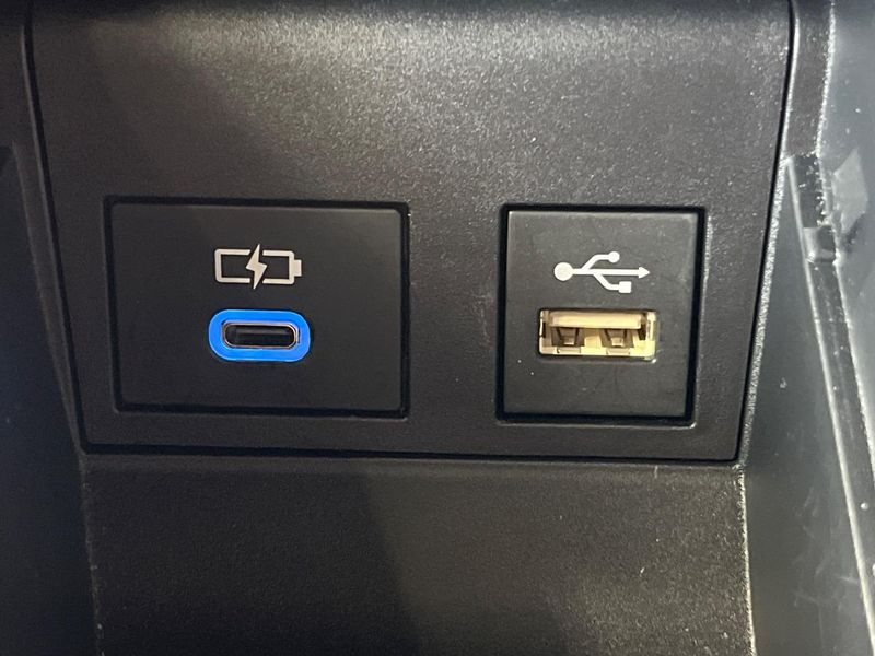 2022 Toyota Noah 6AA-ZWR90W (UW-6a90fe75c3f35)[22]