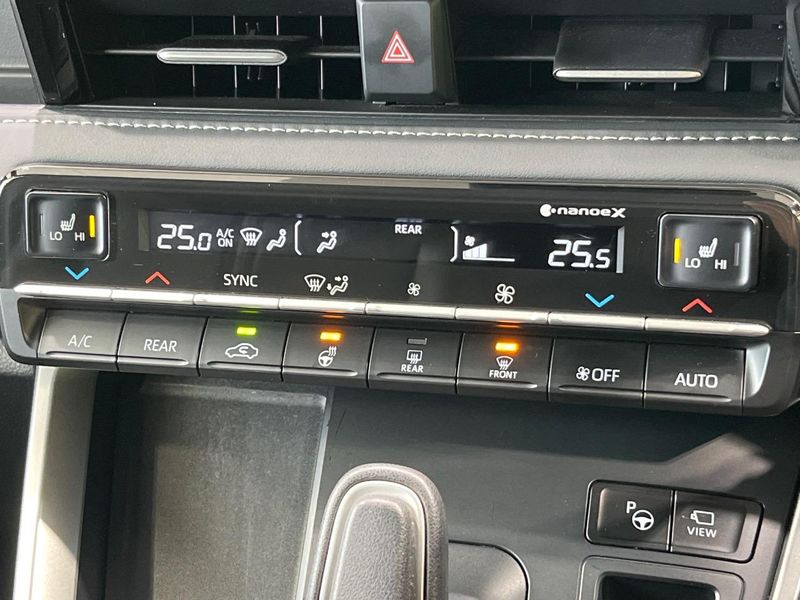 2022 Toyota Noah 6AA-ZWR90W (UW-6a90fe75c3f35)[16]