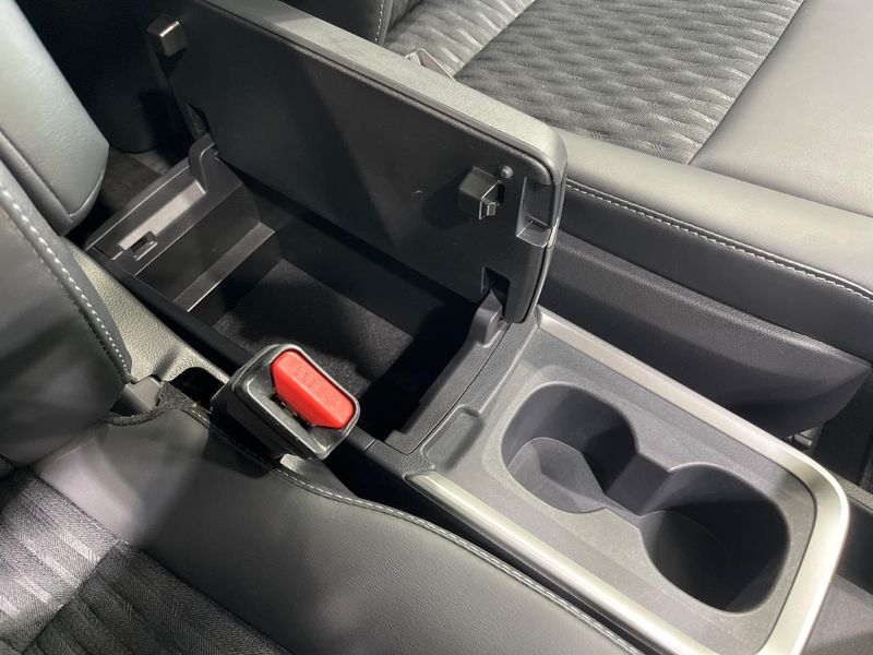 2022 Toyota Noah 6AA-ZWR90W (UW-6a90fe75c3f35)[29]