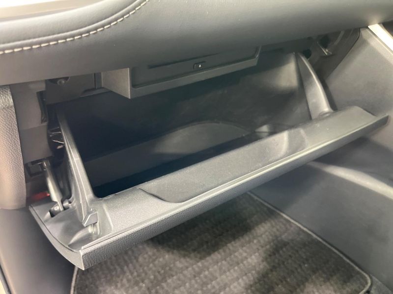 2022 Toyota Noah 6AA-ZWR90W (UW-6a90fe75c3f35)[7]