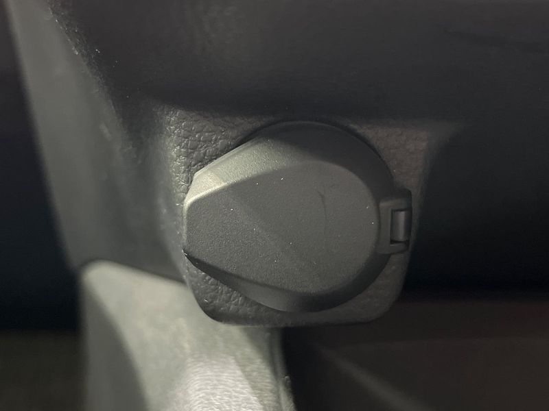 2022 Toyota Noah 6AA-ZWR90W (UW-6a90fe75c3f35)[26]