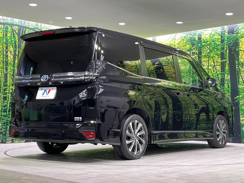 2022 Toyota Voxy 6AA-ZWR90W (UW-6a90fe76efbd3)[11]