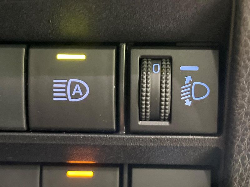 2022 Toyota Voxy 6AA-ZWR90W (UW-6a90fe76efbd3)[29]