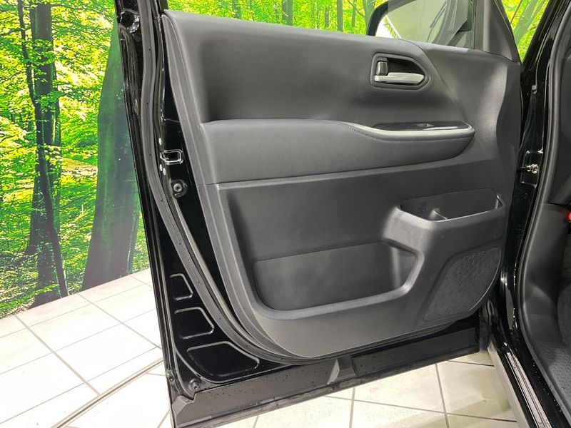 2022 Toyota Voxy 6AA-ZWR90W (UW-6a90fe76efbd3)[26]