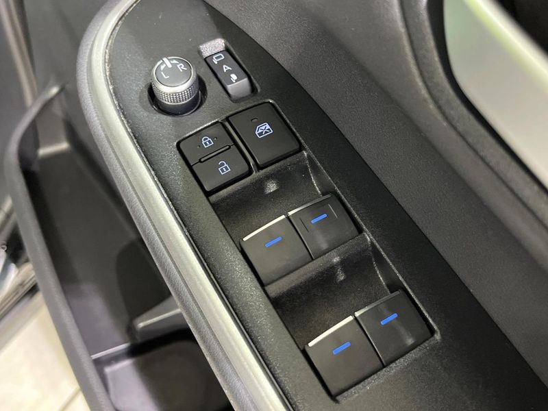 2022 Toyota Voxy 6AA-ZWR90W (UW-6a90fe76efbd3)[27]