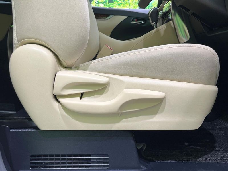 2018 Toyota Vellfire Hybrid DAA-AYH30W (UW-6a924c5c104a5)[15]