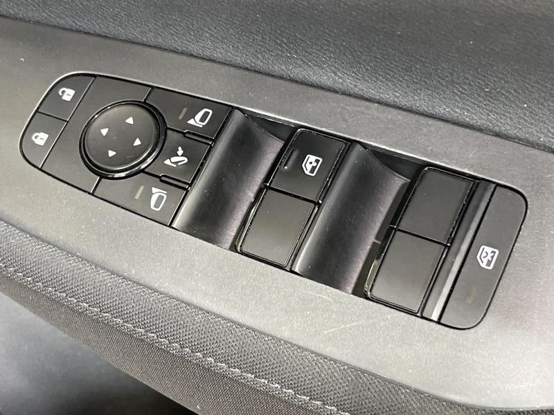 2021 Nissan Note 6AA-E13 (UW-6a924cca5fd3a)[26]