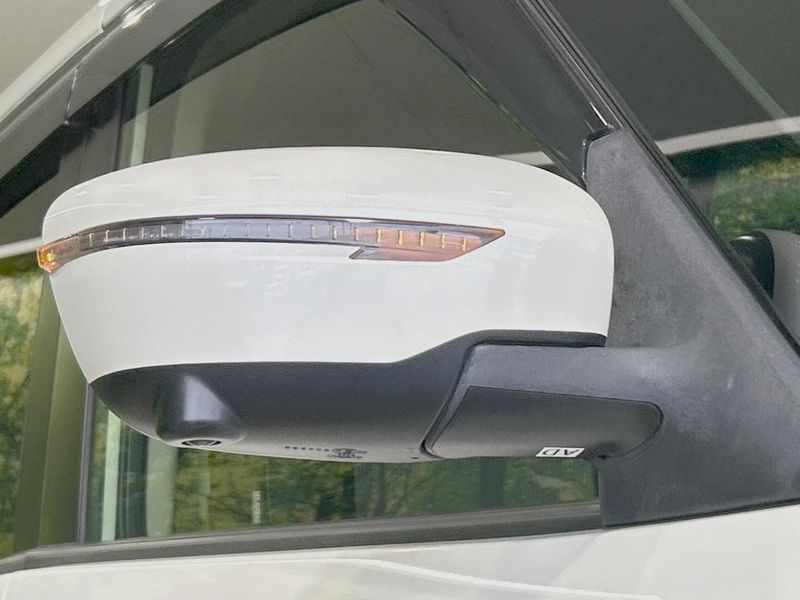 2017 Nissan Serena DAA-GFC27 (UW-6a924cf2e5e86)[25]
