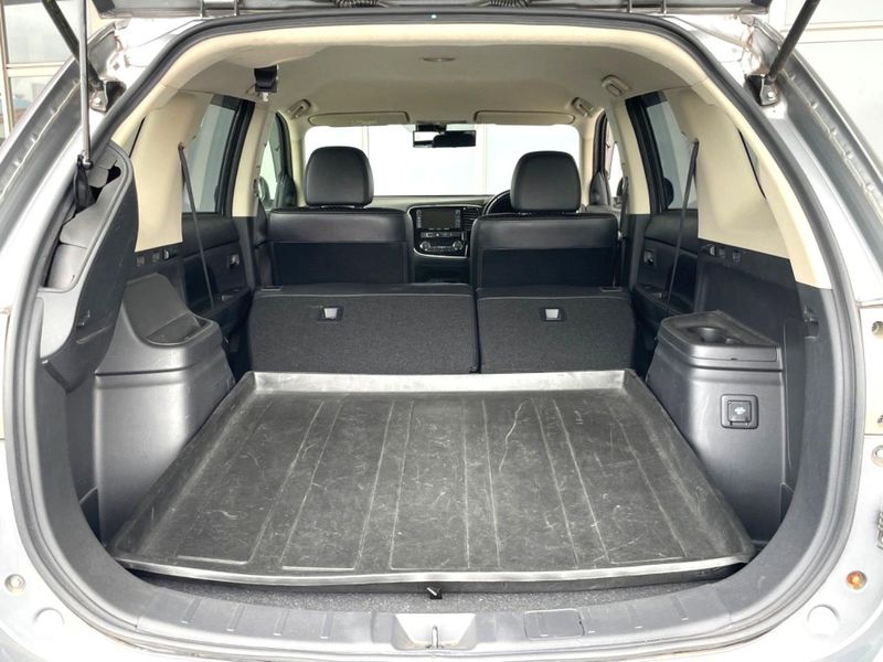 2013 Mitsubishi OUTLANDER PHEV DLA-GG2W (UW-6a924cff1cb4e)[21]