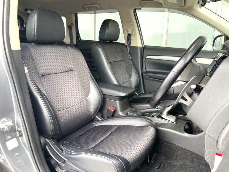2013 Mitsubishi OUTLANDER PHEV DLA-GG2W (UW-6a924cff1cb4e)[13]