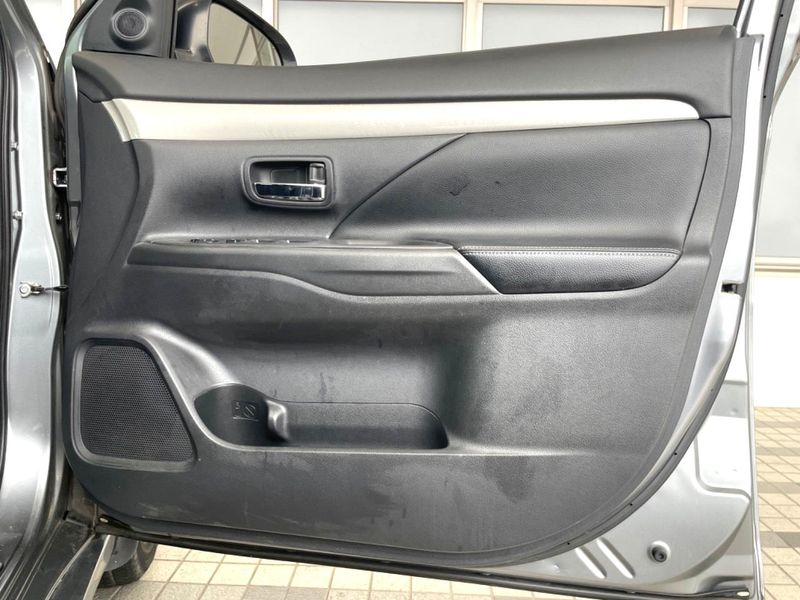 2013 Mitsubishi OUTLANDER PHEV DLA-GG2W (UW-6a924cff1cb4e)[24]