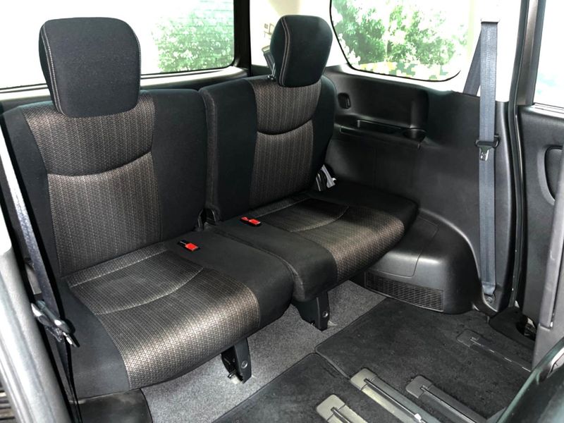 2014 Nissan Serena DAA-HFC26 (UW-6a924d4117831)[18]