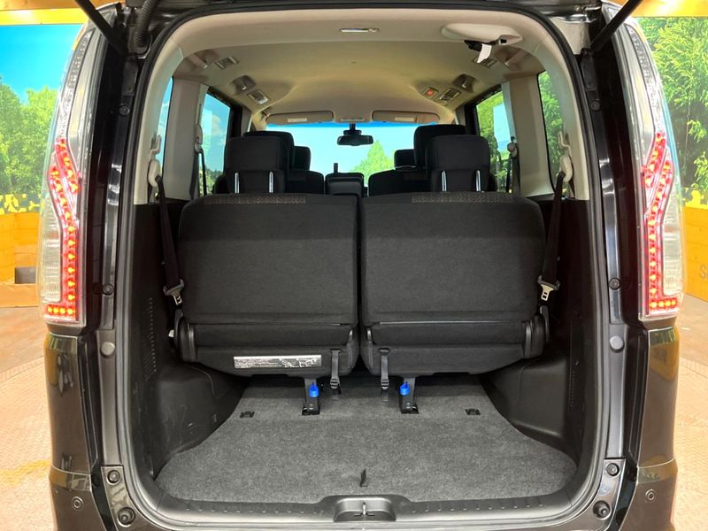 2014 Nissan Serena DAA-HFC26 (UW-6a924d4117831)[12]