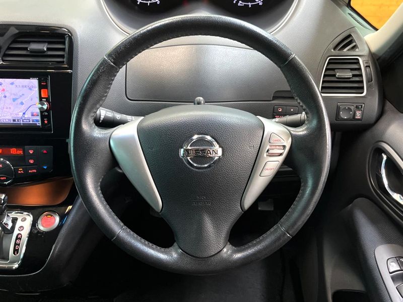 2014 Nissan Serena DAA-HFC26 (UW-6a924d4117831)[21]