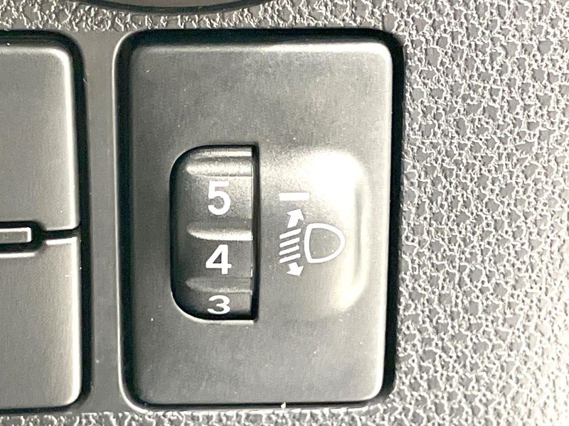 2019 Daihatsu Mira e:S 5BA-LA350S (UW-6a924df3516f1)[15]