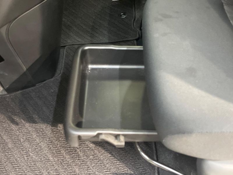 2017 Toyota Roomy DBA-M900A (UW-6a924e35d8ede)[19]