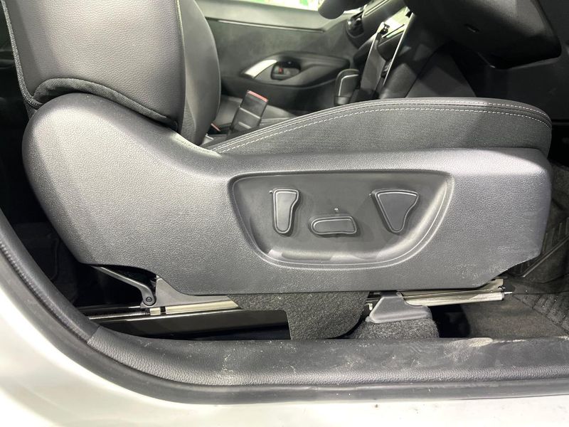 2025 Toyota Yaris Cross 6AA-MXPJ10 (UW-6a924ece02b7e)[20]
