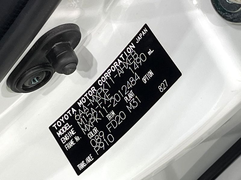 2021 Toyota Aqua 6AA-MXPK11 (UW-6a924ed04e2dd)[1]