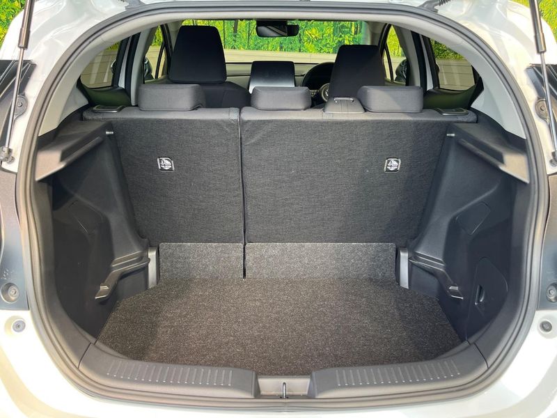 2023 Toyota Aqua 6AA-MXPK11 (UW-6a924ed35e141)[26]