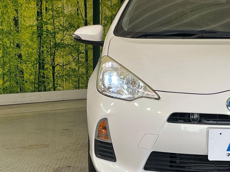 2013 Toyota Aqua DAA-NHP10 (UW-6a924f10b9f8e)[14]