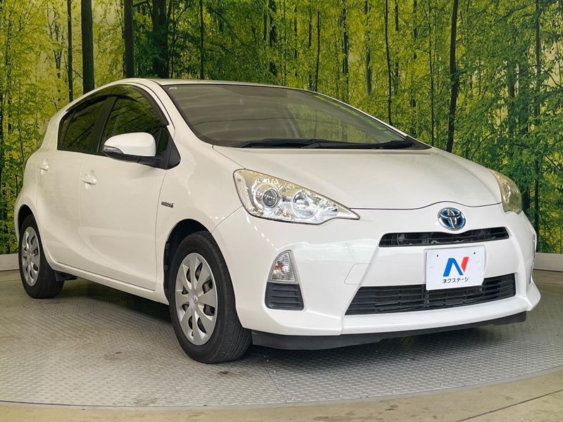 2013 Toyota Aqua DAA-NHP10 (UW-6a924f10b9f8e)[13]