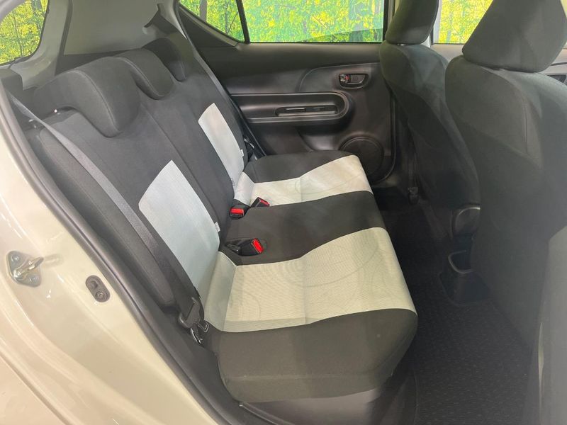 2013 Toyota Aqua DAA-NHP10 (UW-6a924f10b9f8e)[25]