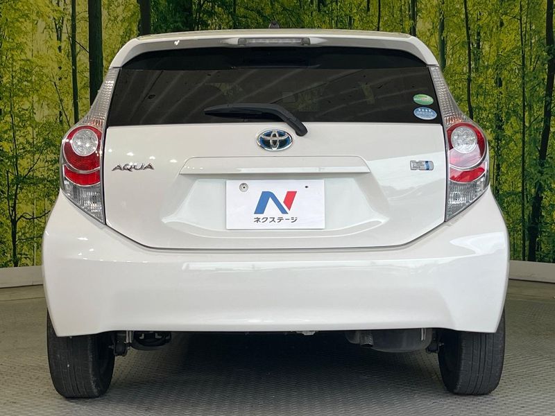 2013 Toyota Aqua DAA-NHP10 (UW-6a924f10b9f8e)[10]