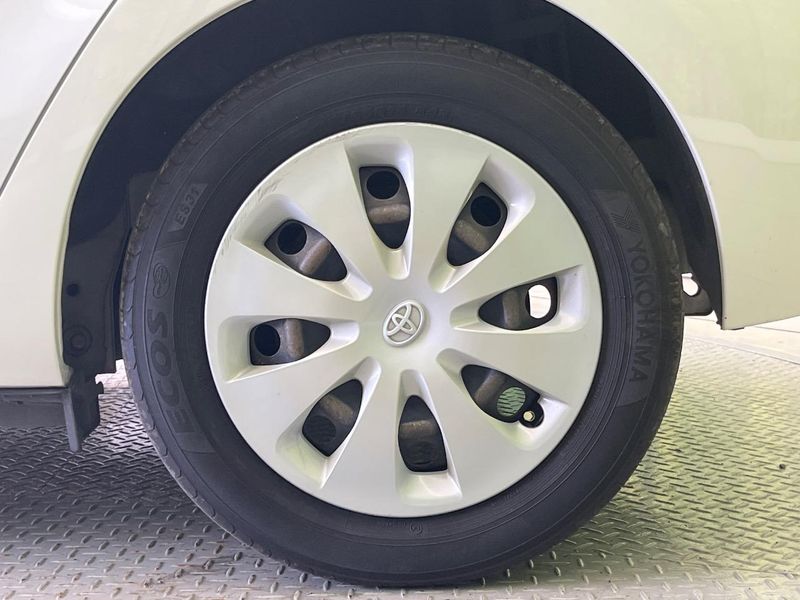 2013 Toyota Aqua DAA-NHP10 (UW-6a924f10b9f8e)[21]
