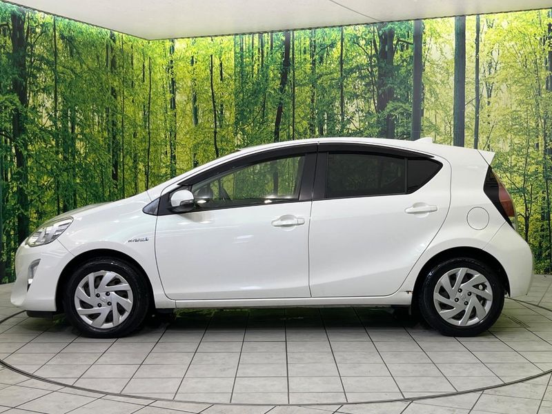 2015 Toyota Aqua DAA-NHP10 (UW-6a924f12ef48d)[11]