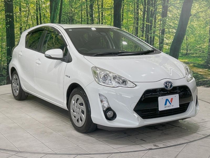 2016 Toyota Aqua DAA-NHP10 (UW-6a924f141cdf5)[21]