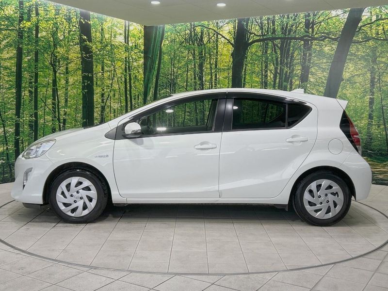2016 Toyota Aqua DAA-NHP10 (UW-6a924f141cdf5)[8]