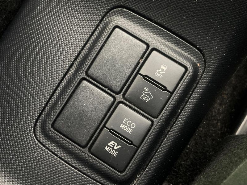 2017 Toyota Aqua DAA-NHP10 (UW-6a924f1585f02)[29]