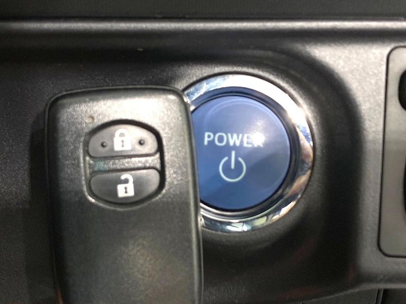 2018 Toyota Aqua DAA-NHP10 (UW-6a924f17295c5)[22]