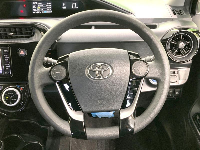 2018 Toyota Aqua DAA-NHP10 (UW-6a924f17295c5)[14]