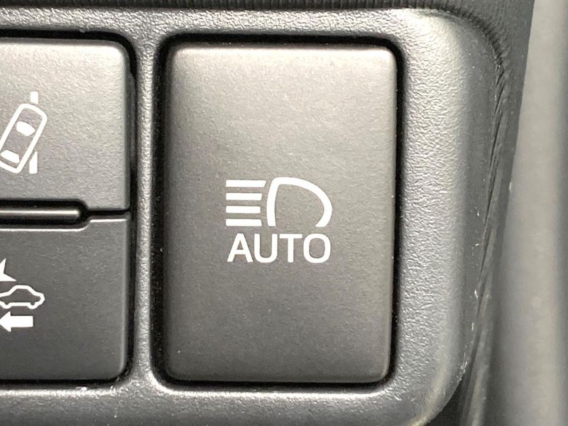 2018 Toyota Aqua DAA-NHP10 (UW-6a924f17295c5)[18]