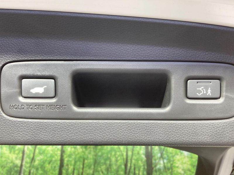 2022 Honda Vezel 6AA-RV5 (UW-6a924f488dbc5)[18]