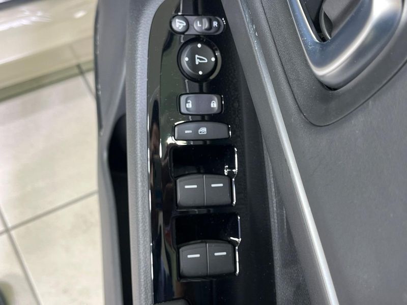 2021 Honda Vezel 6AA-RV6 (UW-6a924f51aedd7)[24]