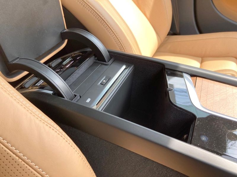 2017 Volvo S90 DBA-PB420 (UW-6a924fc0bf8d8)[29]