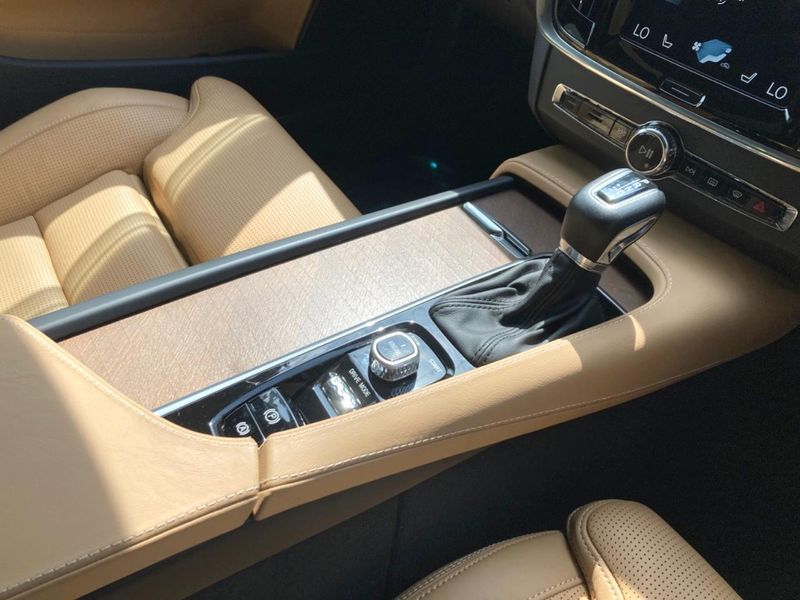 2017 Volvo S90 DBA-PB420 (UW-6a924fc0bf8d8)[20]