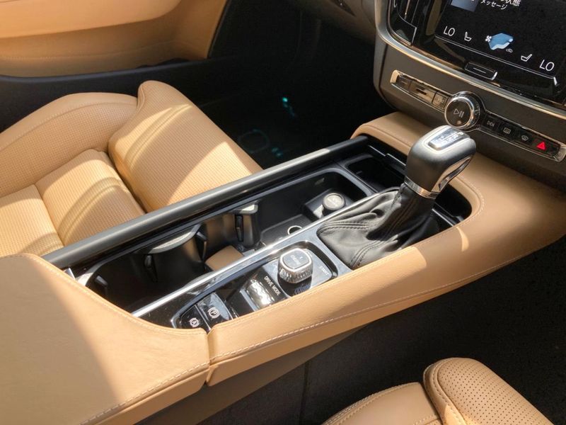 2017 Volvo S90 DBA-PB420 (UW-6a924fc0bf8d8)[21]