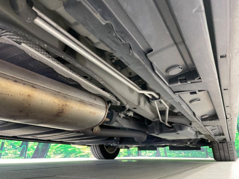 2014 Toyota Voxy DBA-ZRR80W (UW-6a924fd3e49ca)[17]