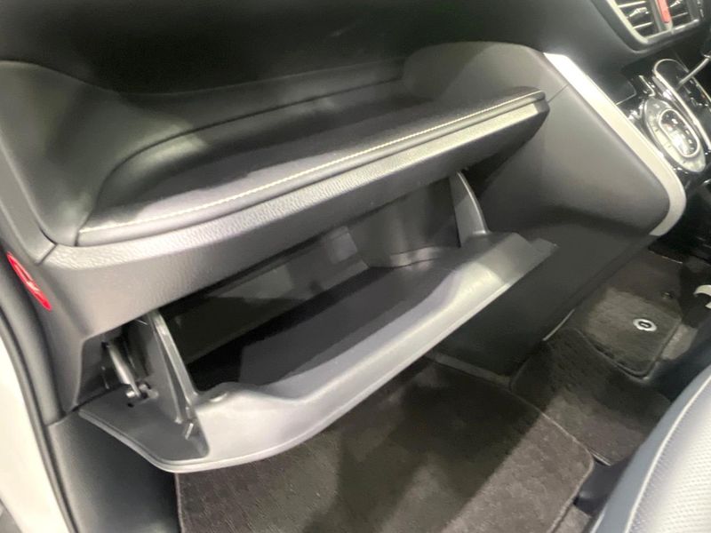 2015 Toyota Esquire DBA-ZRR80G (UW-6a924fd5e06e3)[8]