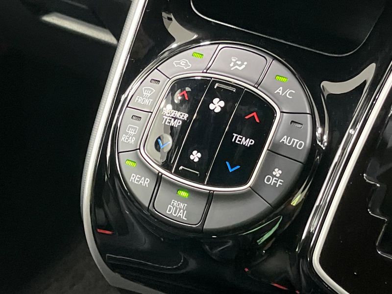 2018 Toyota Esquire DBA-ZRR80G (UW-6a924fdd75c6d)[13]