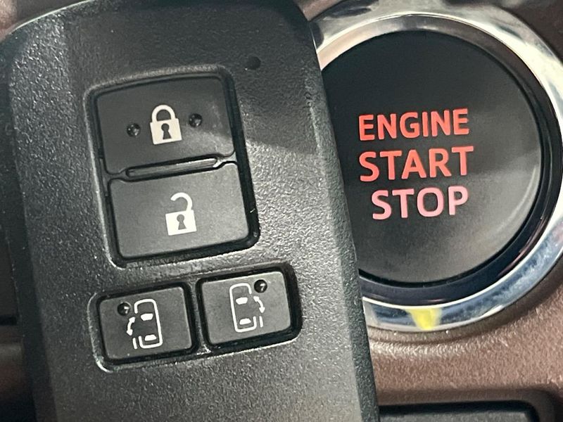 2018 Toyota Esquire DBA-ZRR80G (UW-6a924fdd75c6d)[29]