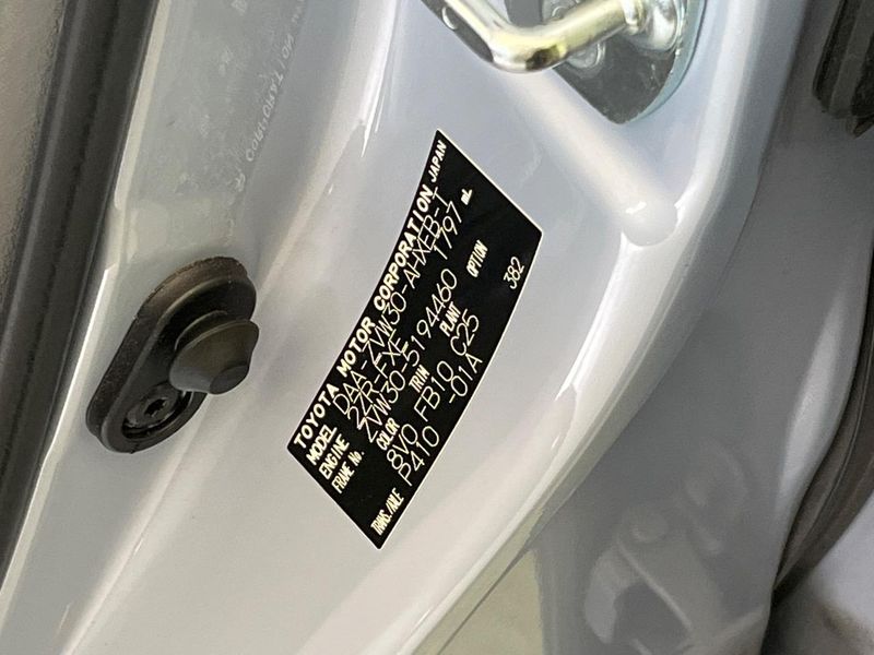 2010 Toyota Prius DAA-ZVW30 (UW-6a924ffb0038c)[1]
