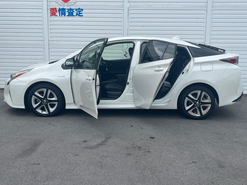 2017 Toyota Prius DAA-ZVW50 (UW-6a925001b83be)[22]
