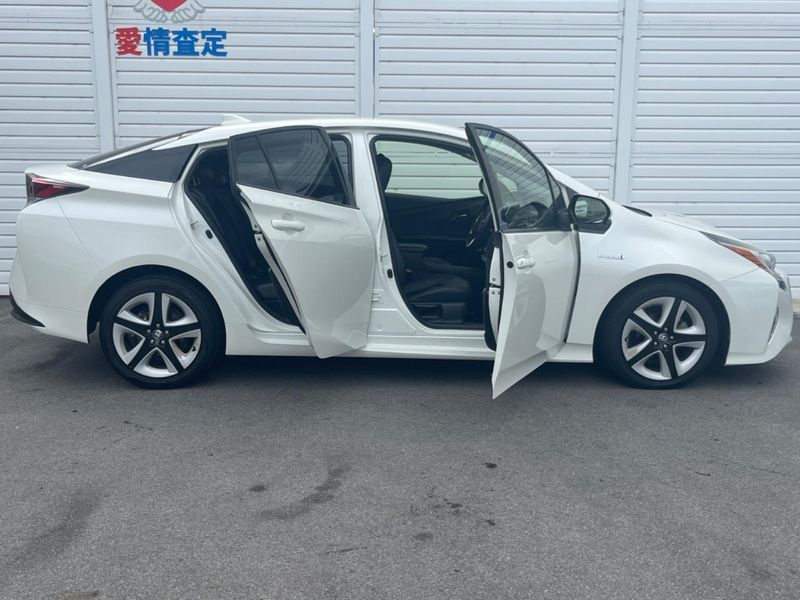 2017 Toyota Prius DAA-ZVW50 (UW-6a925001b83be)[11]