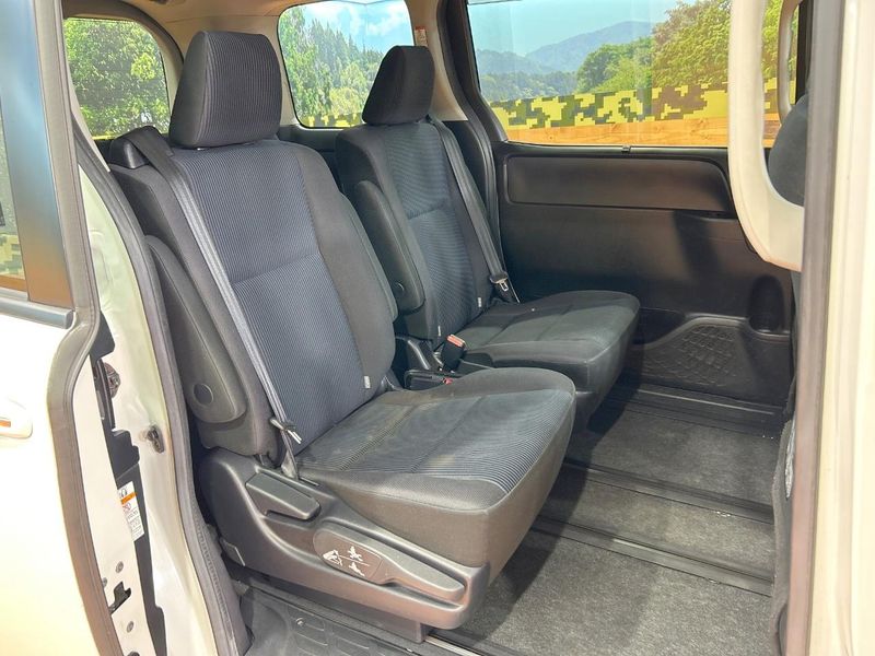 2015 Toyota Voxy DAA-ZWR80G (UW-6a925017386fa)[19]